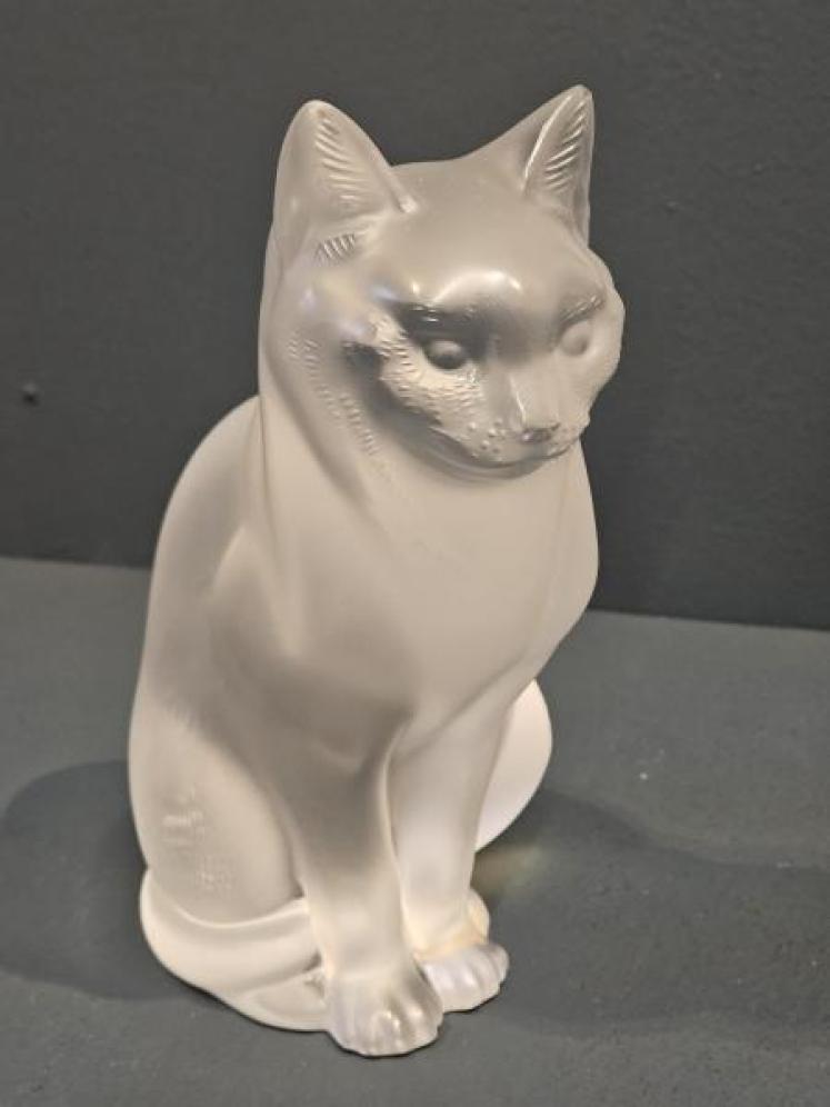 Large Lalique Sitting Cat - Image 1