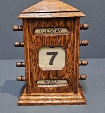 Edwardian Oak Perpetual Desk Calendar