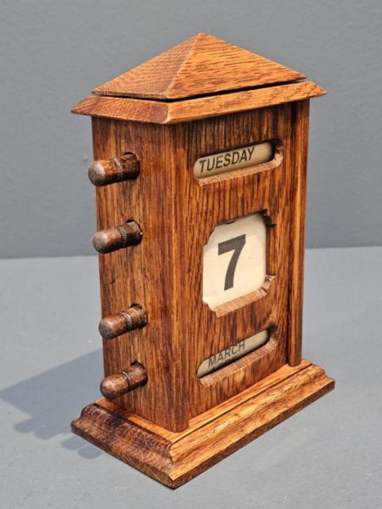 Edwardian Oak Perpetual Desk Calendar - Image 2