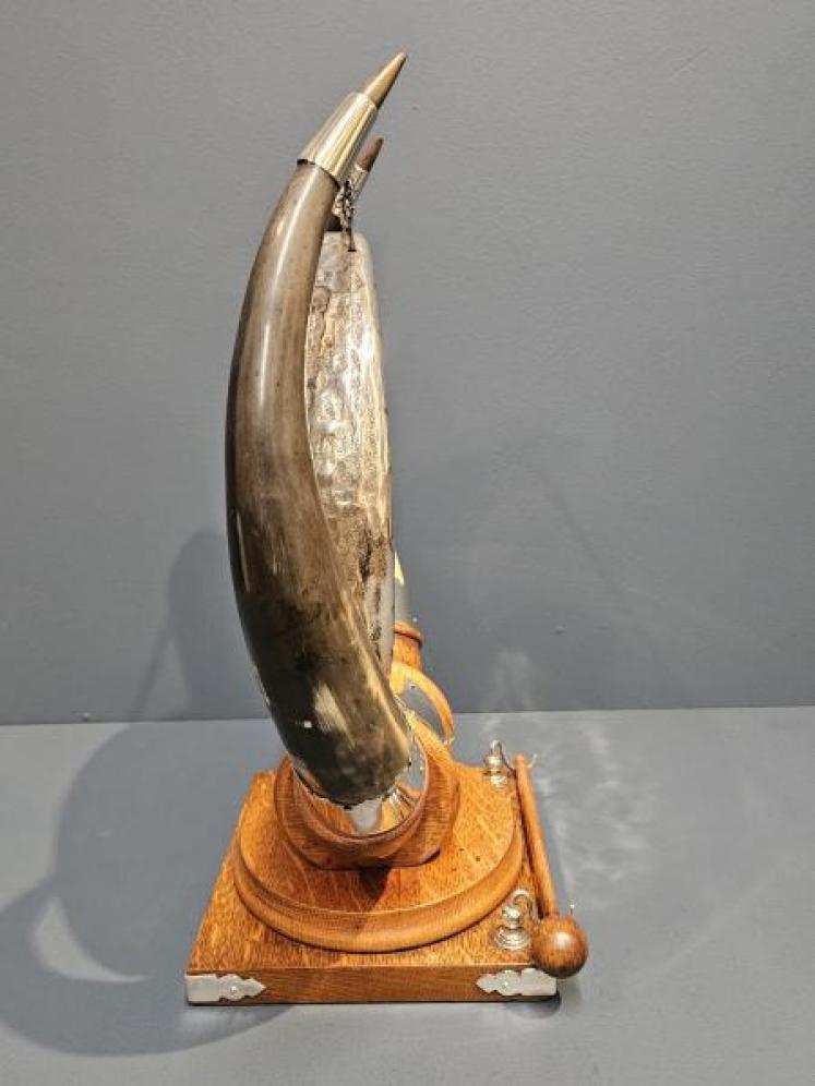 Large Victorian Oak and Silver Plate Cow Horn Dinner Gong - Image 3