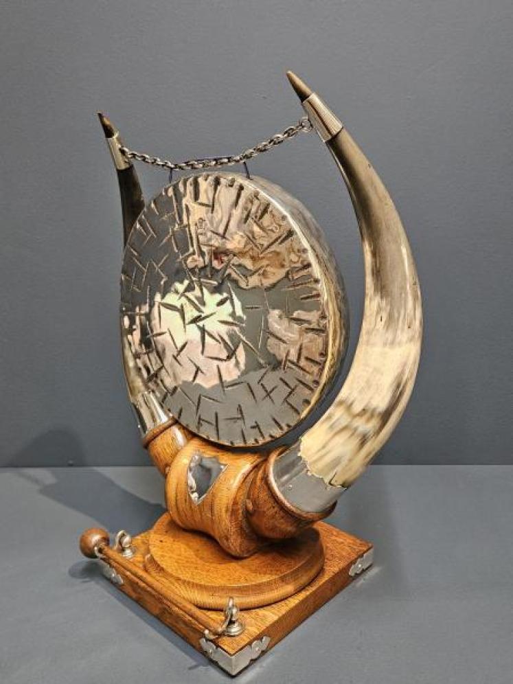 Large Victorian Oak and Silver Plate Cow Horn Dinner Gong - Image 7
