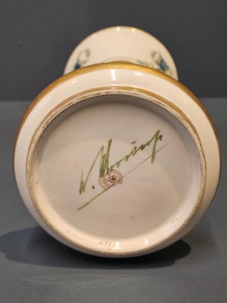 Superb McIntyre Moorcroft 18th Century Pattern Vase - Image 5