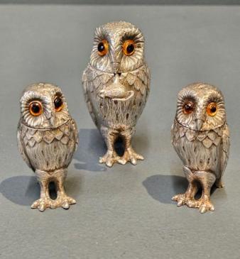 Fine Quality William Comyns Silver Owl Cruet Set