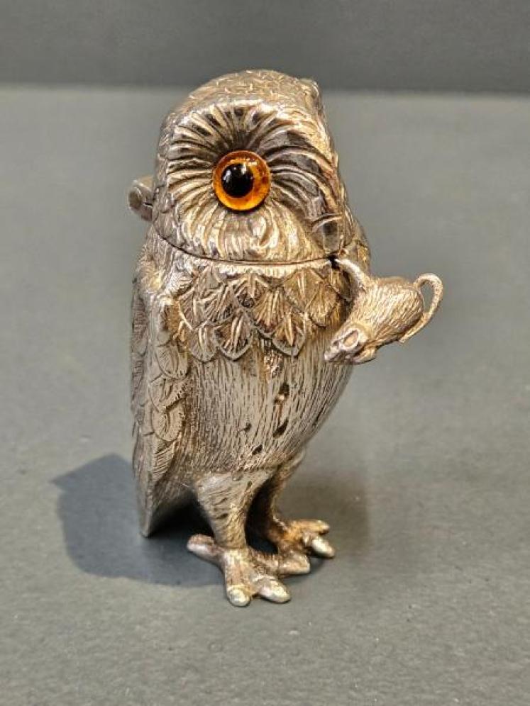 Fine Quality William Comyns Silver Owl Cruet Set - Image 2
