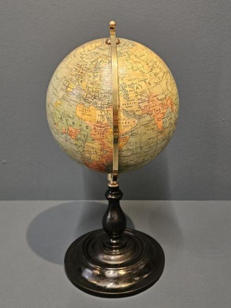 Immaculate 1930's Philips 6" Globe  - Image 2