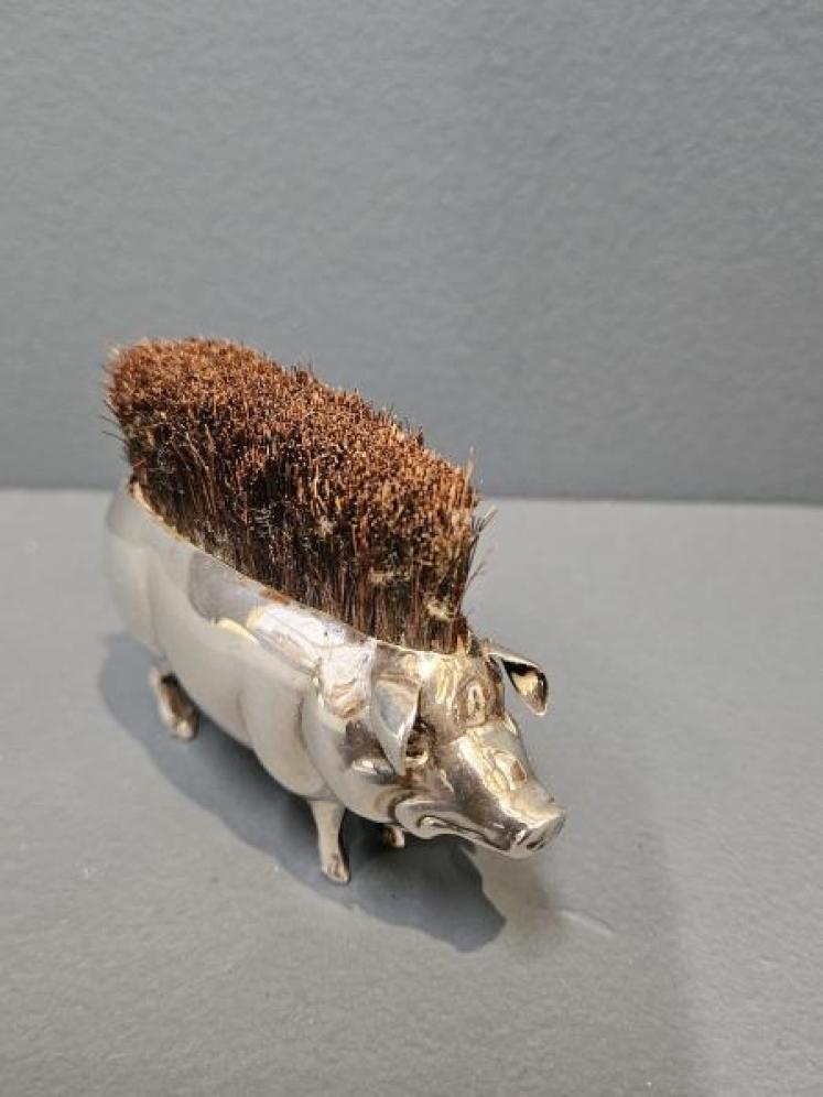 Silver Pig Nib Wipe - Image 1