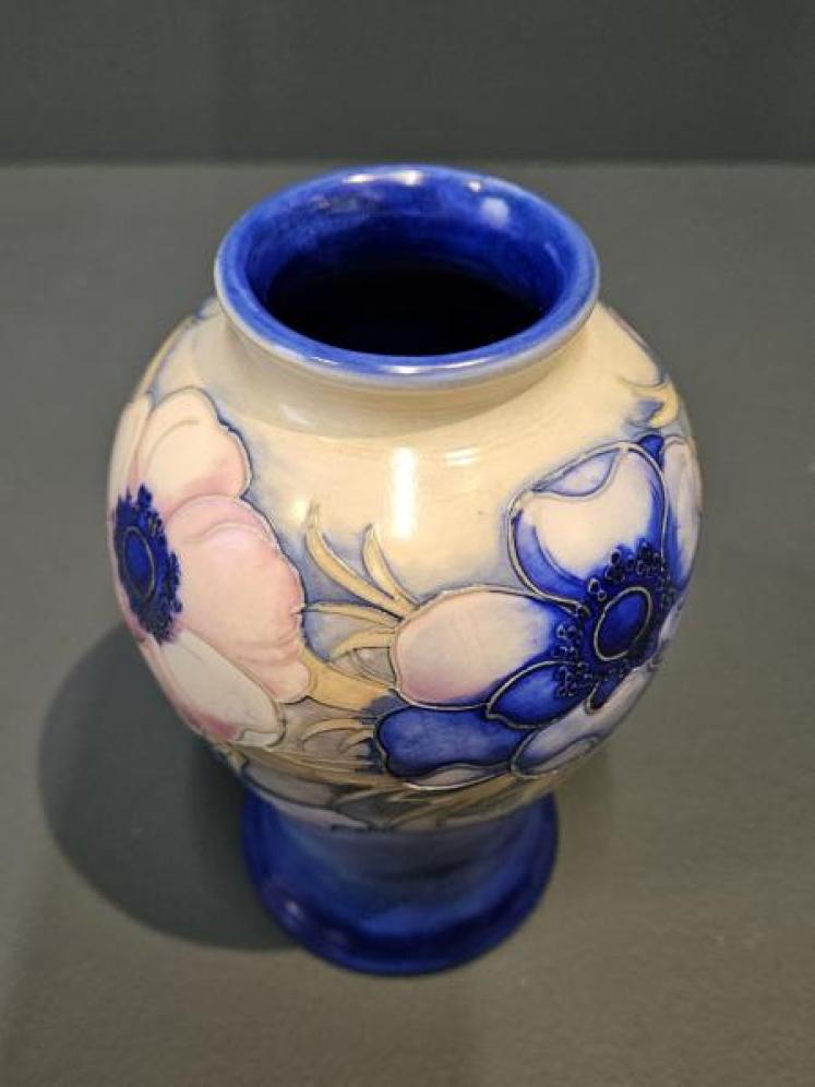 Early Anemone Salt Glazed Vase - Image 4