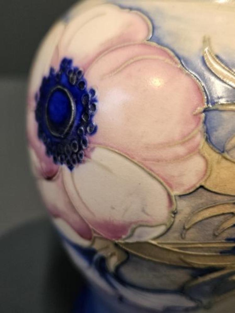 Early Anemone Salt Glazed Vase - Image 5