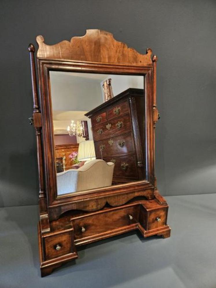 Superb George III Mahogany Toilet Mirror  - Image 1