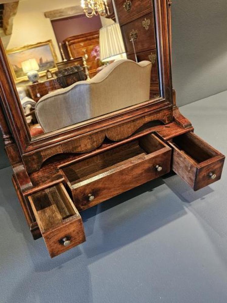 Superb George III Mahogany Toilet Mirror  - Image 3