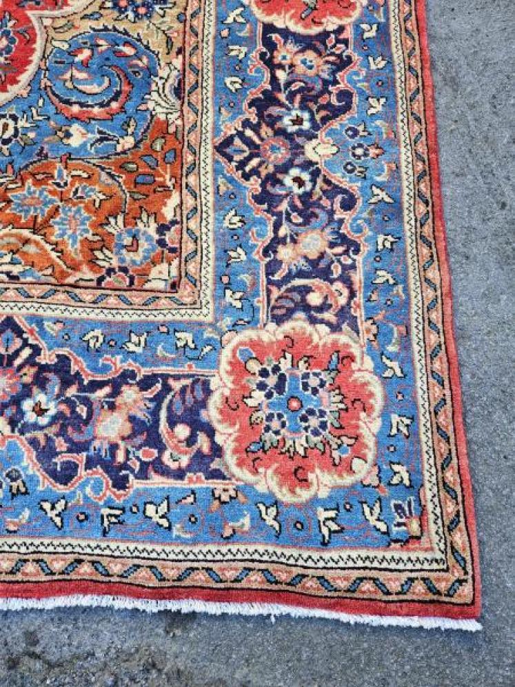 Fine Quality Large Persian Saroq Wool Rug - Image 2