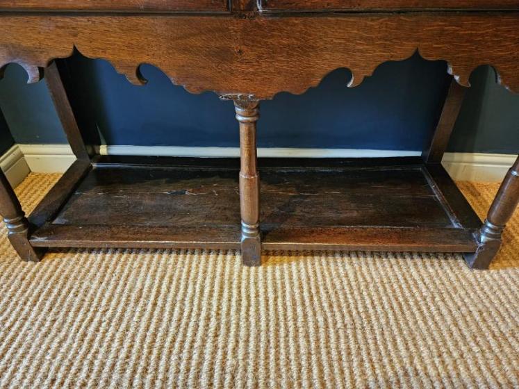 George II Oak Open Pot Board Dresser - Image 2