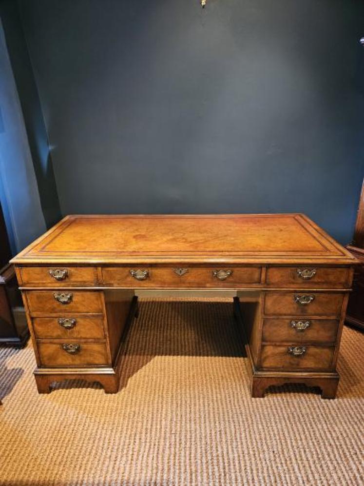 Quality Victorian Walnut Pedestal Desk - Image 1