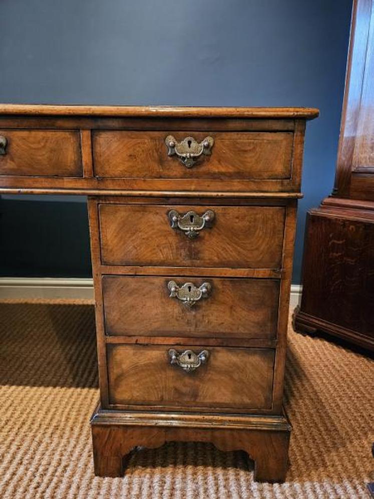Quality Victorian Walnut Pedestal Desk - Image 3