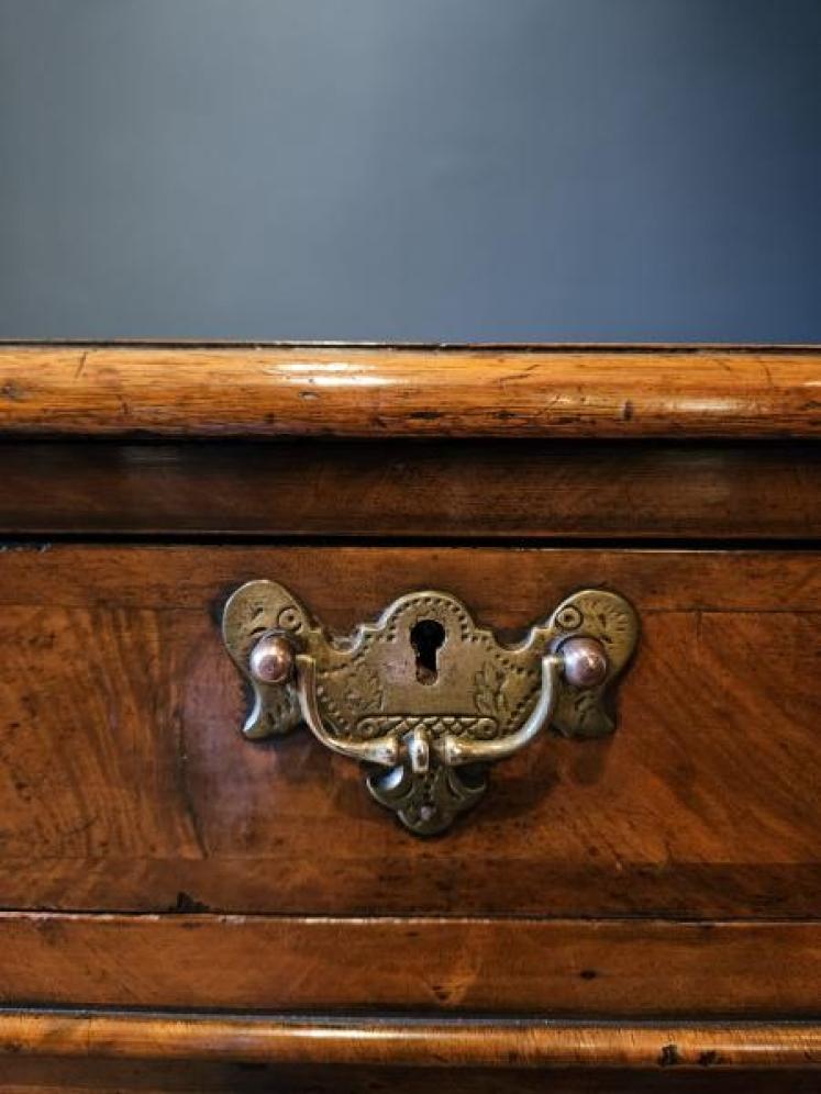 Quality Victorian Walnut Pedestal Desk - Image 4