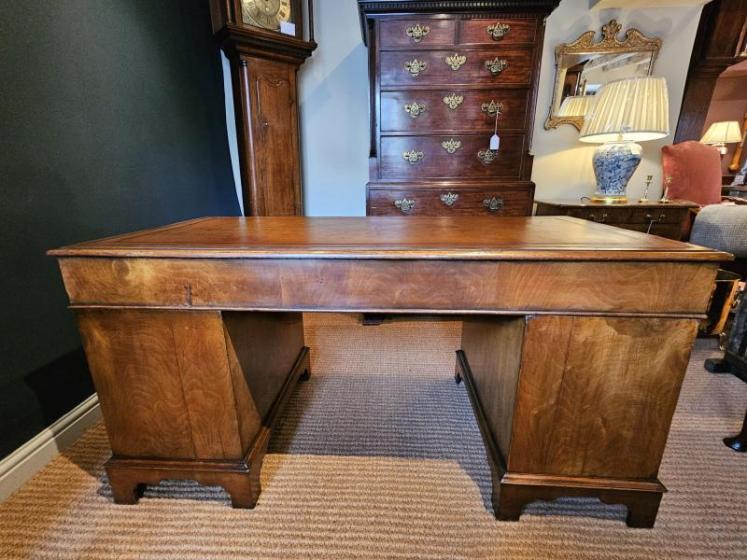 Quality Victorian Walnut Pedestal Desk - Image 6