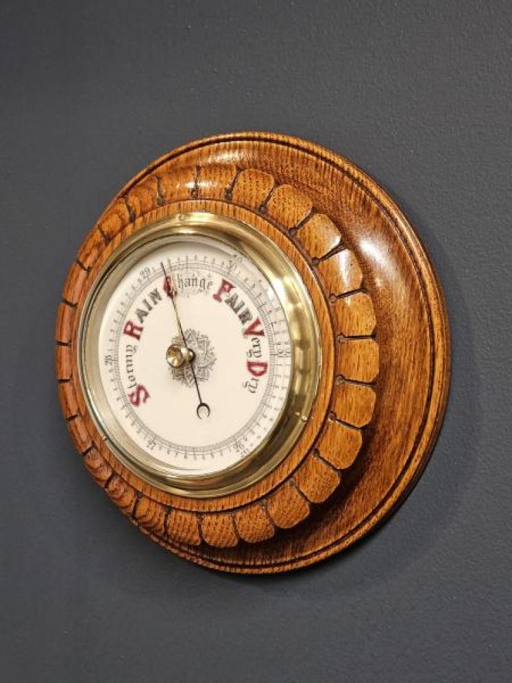Victorian Oak Petal Carved Case Barometer - Image 5