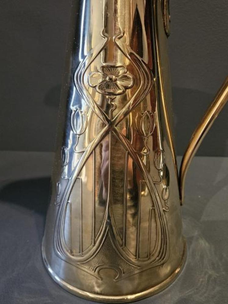 Set of 3 Art Nouveau Brass Jugs - Image 5