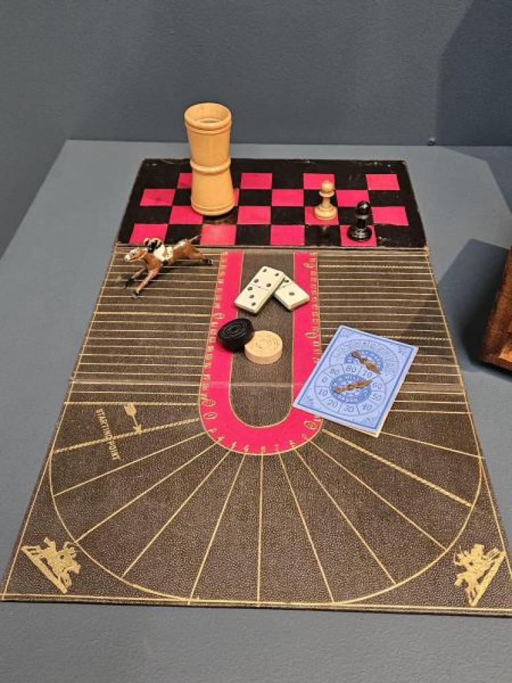 Edwardian Oak Cased Games Compendium and Contents - Image 4