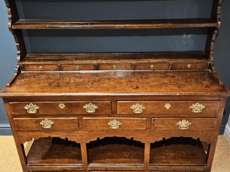 Superb George II Oak Dresser and Rack - Image 4