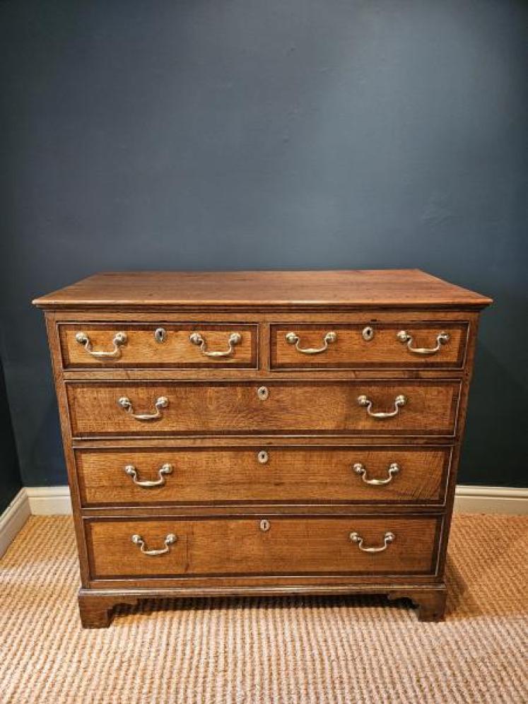 George III Oak and Mahogany Crossbanded Chest of Drawers  - Image 1