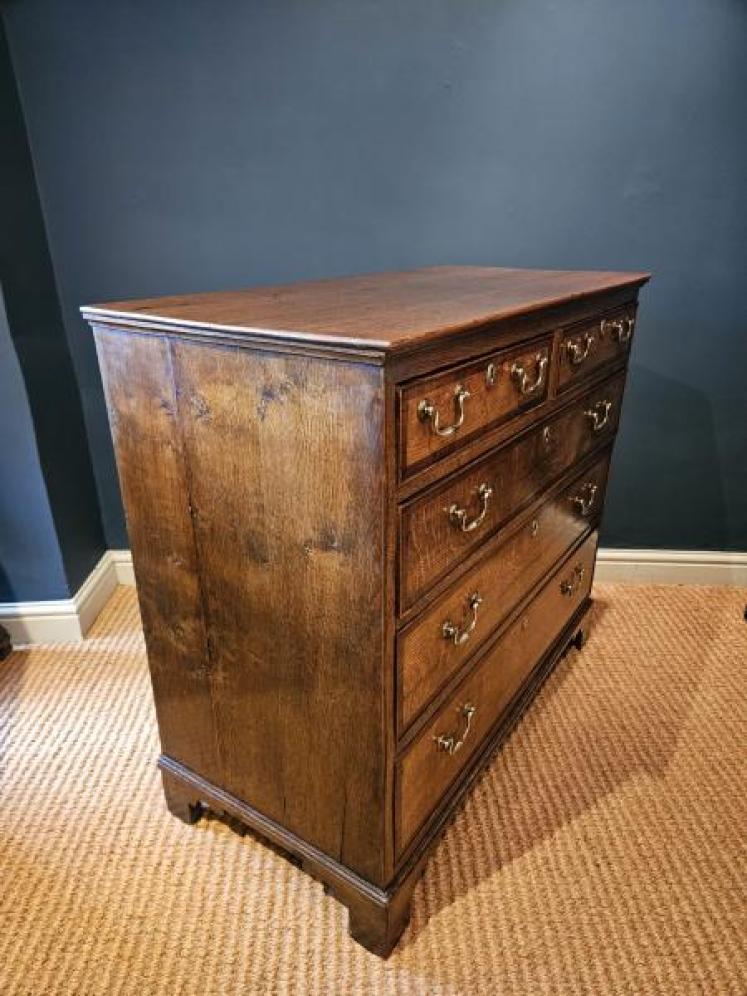 George III Oak and Mahogany Crossbanded Chest of Drawers  - Image 6