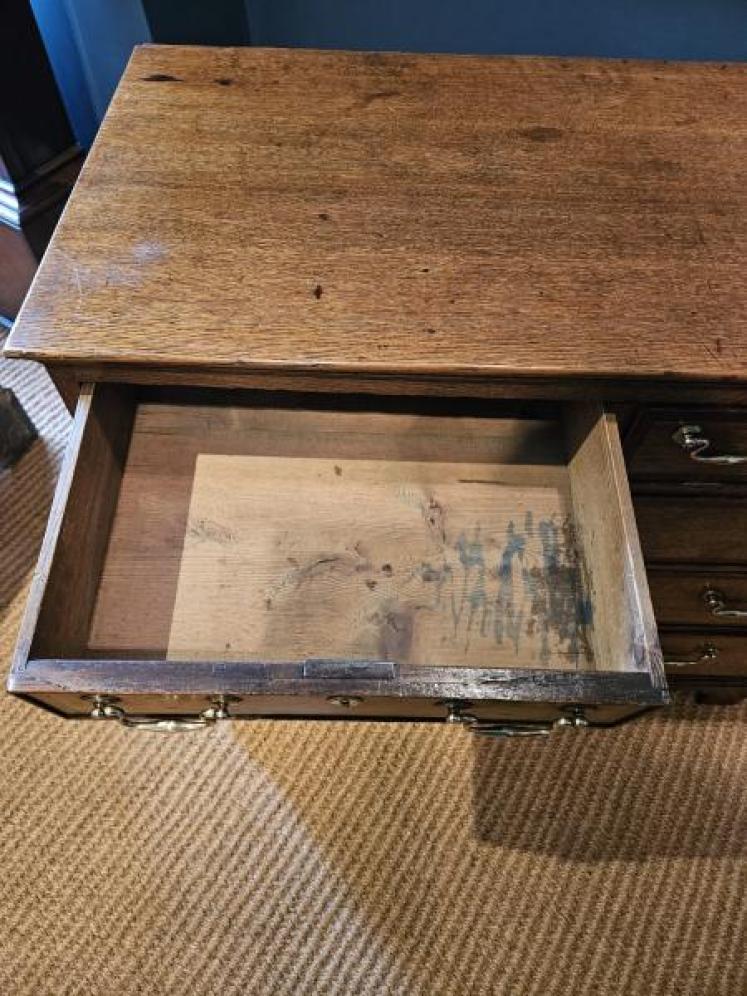 George III Oak and Mahogany Crossbanded Chest of Drawers  - Image 7