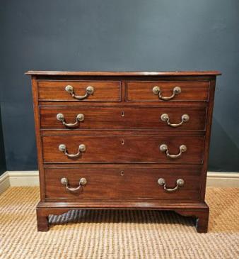 Small George III Mahogany Chest of Drawers 