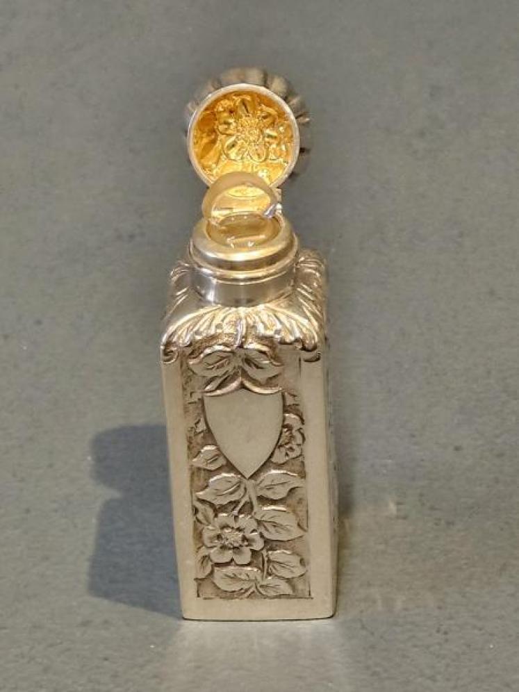 Victorian Silver Hinged Top Scent Bottle  - Image 2