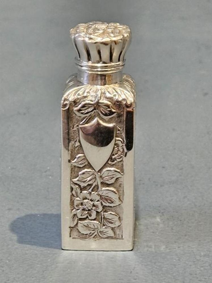 Victorian Silver Hinged Top Scent Bottle  - Image 6