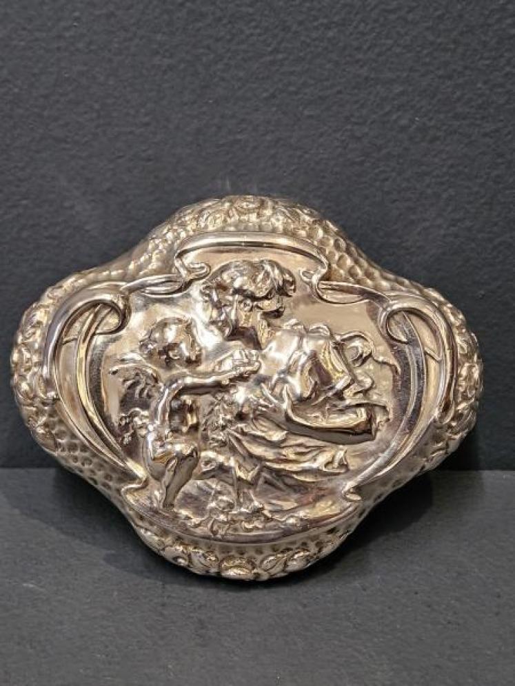 Superb Victorian Planished Silver Box - Image 2