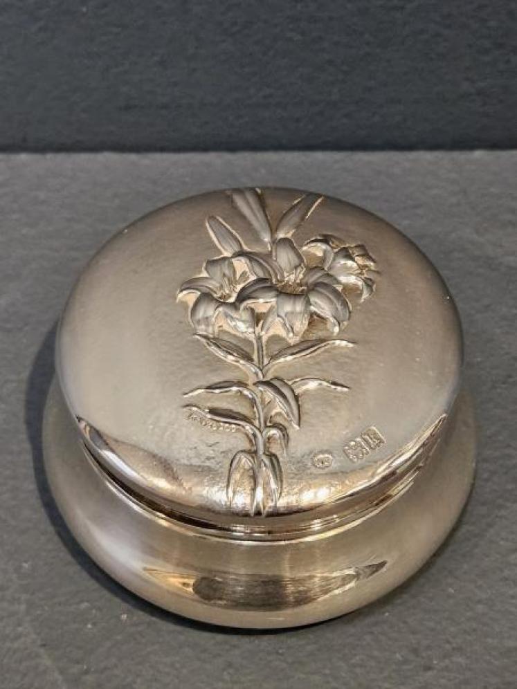 Silver Trinket Box by William Comyns - Image 4