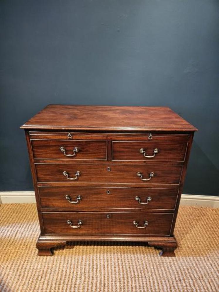 George III Mahogany Chest of Drawers - Image 1