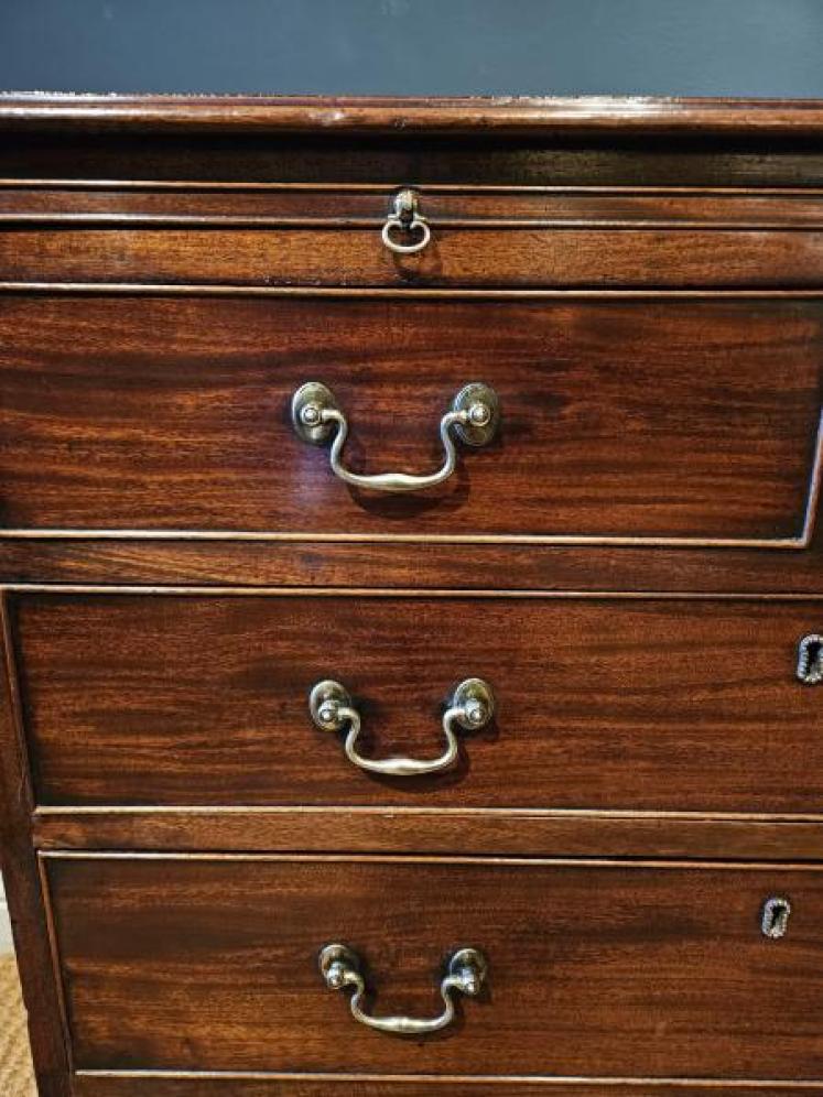 George III Mahogany Chest of Drawers - Image 3
