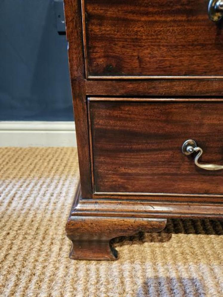 George III Mahogany Chest of Drawers - Image 6