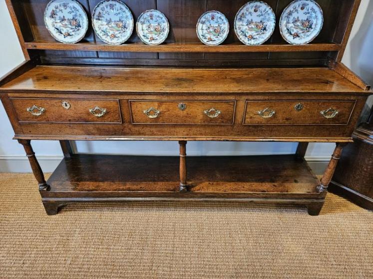 Superb George III Oak Country House Dresser and Rack  - Image 3