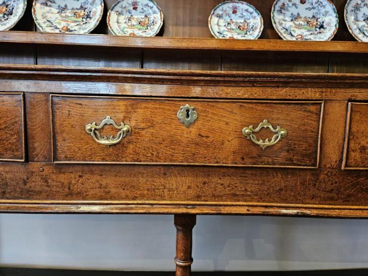 Superb George III Oak Country House Dresser and Rack  - Image 4