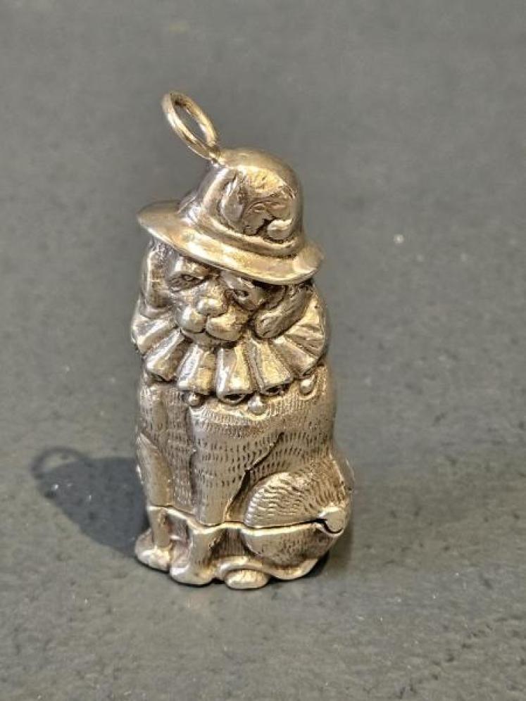 Unusual Silver Cast Dog Vesta Case - Image 1