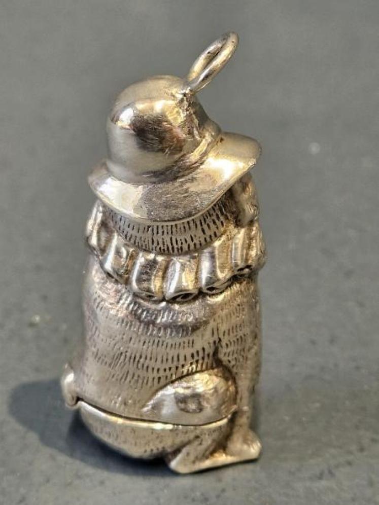 Unusual Silver Cast Dog Vesta Case - Image 6