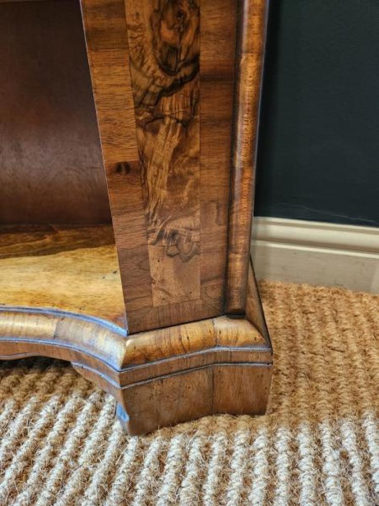 Pair of Superb Quality Victorian Figured Walnut Bookcases - Image 7