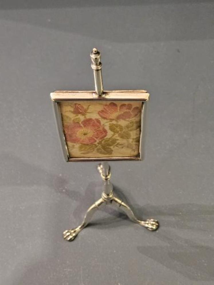 Unusual Silver Pole Screen Notice Holder - Image 7
