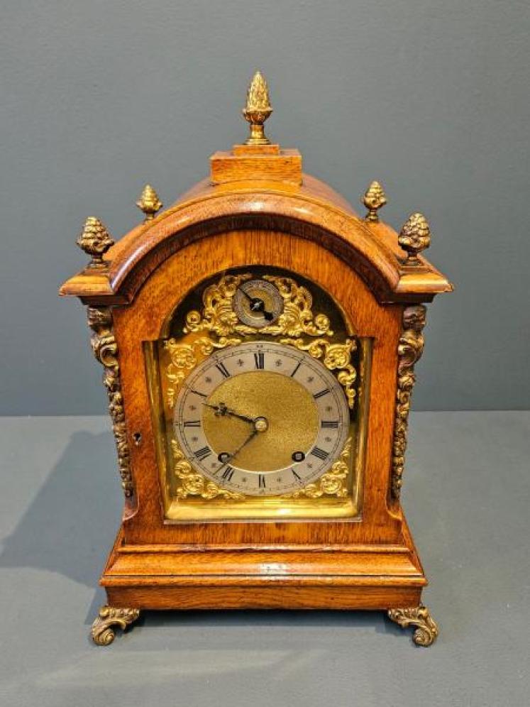 Victorian Oak Quarter Striking Bracket Clock - Image 1