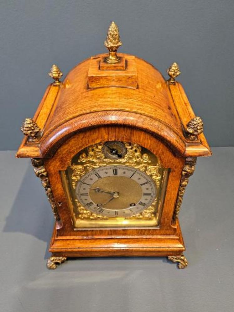 Victorian Oak Quarter Striking Bracket Clock - Image 2