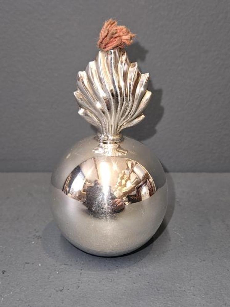 Unusual Cast 8oz Silver Bomb Table Lighter - Image 1