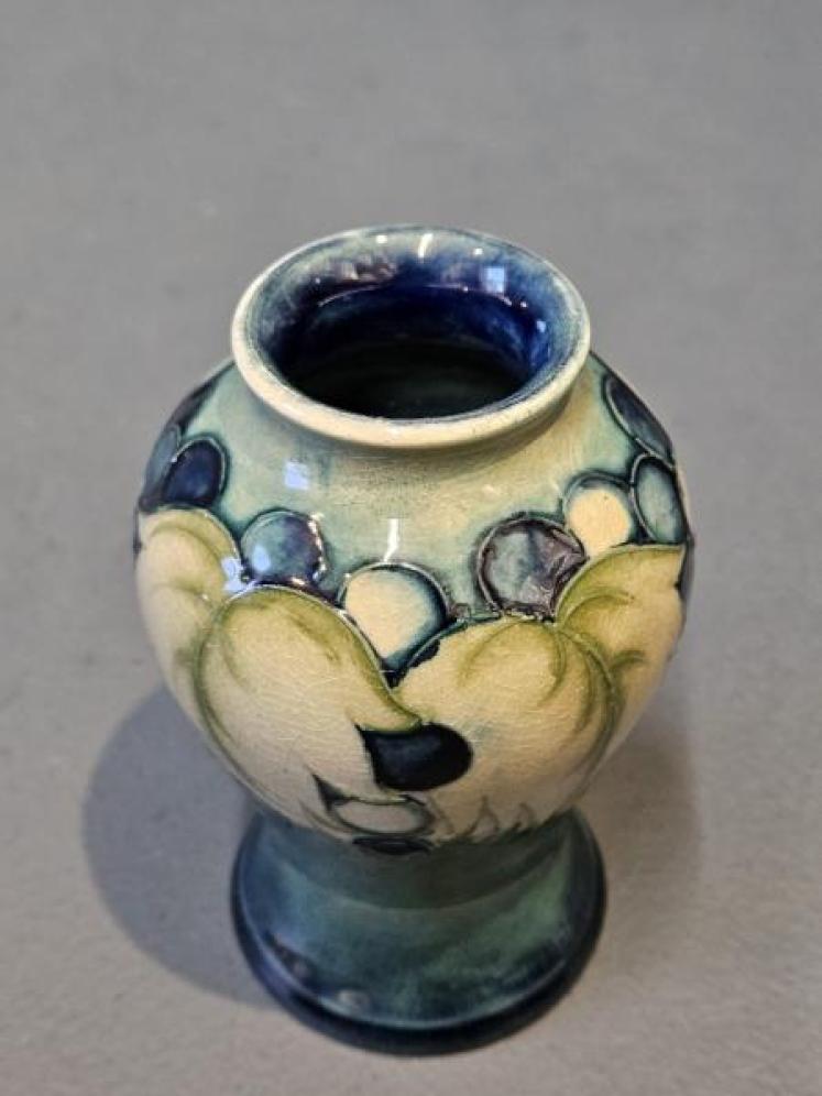 Small Moorcroft Leaf and Berries Vase - Image 5