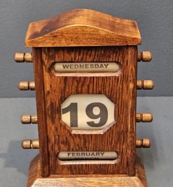 Edwardian Oak Perpetual Desk Calendar