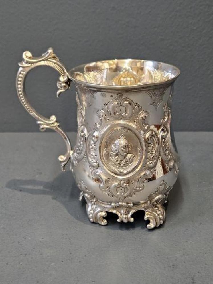 Superb Victorian Silver Mug - Image 1
