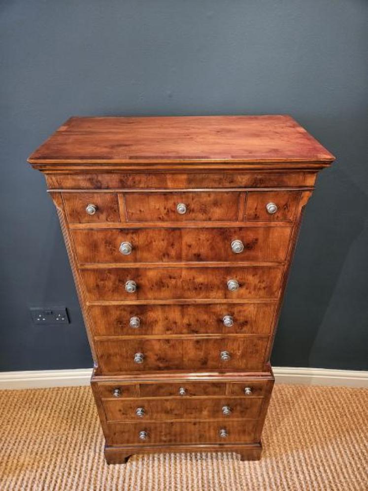 Fine Quality Edwardian Small Proportion Yew Wood Chest on Chest - Image 4