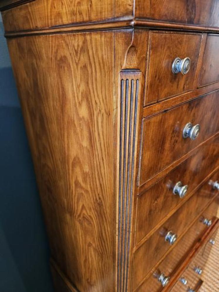 Fine Quality Edwardian Small Proportion Yew Wood Chest on Chest - Image 5