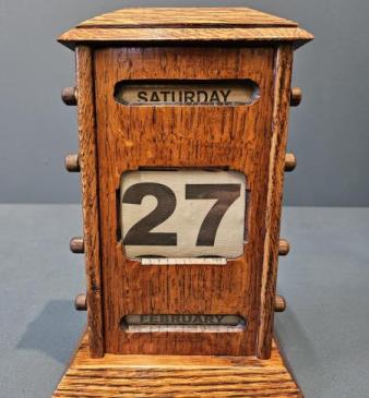 Late Victorian Oak Perpetual Desk Calendar